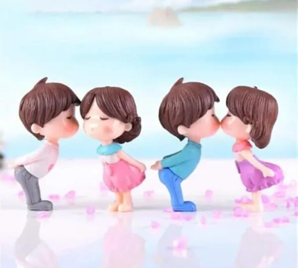 VRB Dec 2 Set Couples Miniature,Figurine,Statue for Valentine Gift, Home,Bedroom,Valentine,Gifts for Girlfriend, Living Room,Office,Restaurant Decor,Wedding,Showpiece,Gifts Figurines (Model 7)