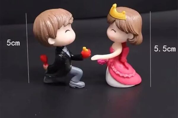 VRB Dec 2 Set Couples Miniature,Figurine,Statue for Valentine Gift, Home,Bedroom,Valentine,Gifts for Girlfriend, Living Room,Office,Restaurant Decor,Wedding,Showpiece,Gifts Figurines (Model 14)