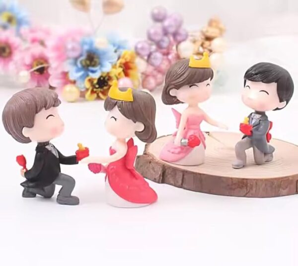 VRB Dec 2 Set Couples Miniature,Figurine,Statue for Valentine Gift, Home,Bedroom,Valentine,Gifts for Girlfriend, Living Room,Office,Restaurant Decor,Wedding,Showpiece,Gifts Figurines (Model 14)