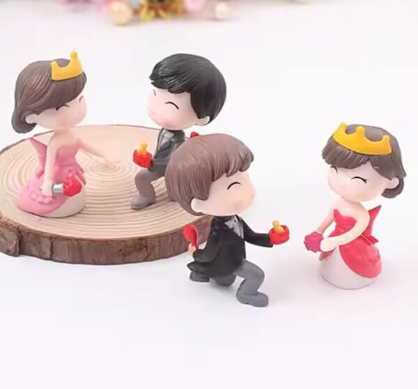 VRB Dec 2 Set Couples Miniature,Figurine,Statue for Valentine Gift, Home,Bedroom,Valentine,Gifts for Girlfriend, Living Room,Office,Restaurant Decor,Wedding,Showpiece,Gifts Figurines (Model 14)