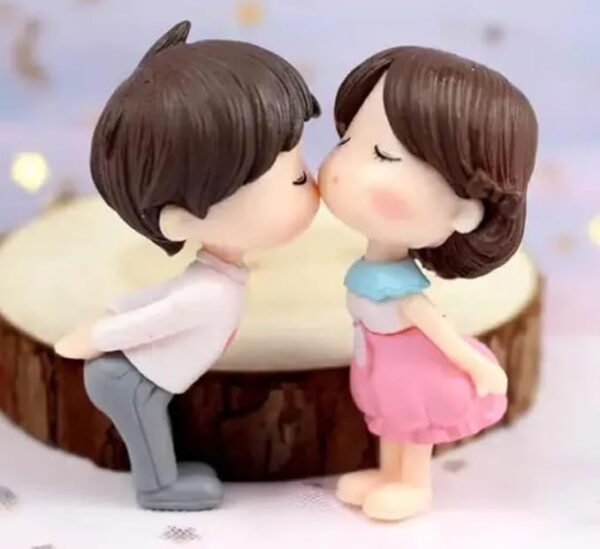VRB Dec 2 Set Couples Miniature,Figurine,Statue for Valentine Gift, Home,Bedroom,Valentine,Gifts for Girlfriend, Living Room,Office,Restaurant Decor,Wedding,Showpiece,Gifts Figurines (Model 7)