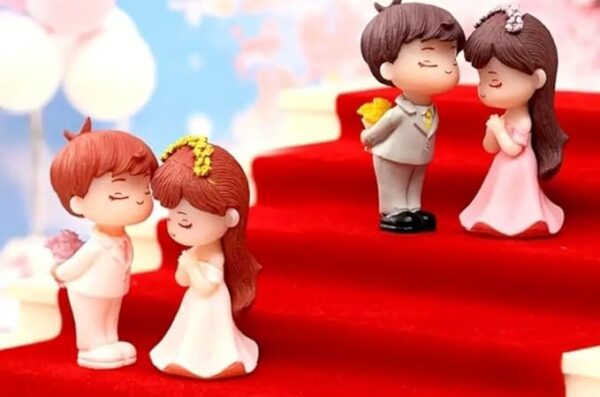 VRB Dec 2 Set Couples Miniature,Figurine,Statue for Valentine Gift, Home,Bedroom,Valentine,Gifts for Girlfriend, Living Room,Office,Restaurant Decor,Wedding,Showpiece,Gifts Figurines (Model 8).