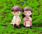 VRB Dec 2 Set Couples Miniature,Figurine,Statue for Valentine Gift, Home,Bedroom,Valentine,Gifts for Girlfriend, Living Room,Office,Restaurant Decor,Wedding,Showpiece,Gifts Figurines (Model 2)