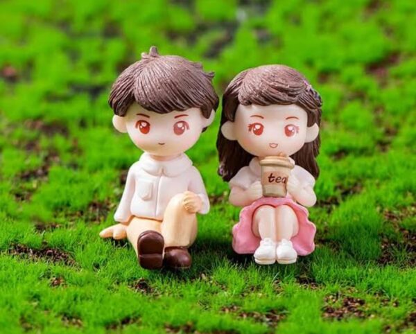 VRB Dec 2 Set Couples Miniature,Figurine,Statue for Valentine Gift, Home,Bedroom,Valentine,Gifts for Girlfriend, Living Room,Office,Restaurant Decor,Wedding,Showpiece,Gifts Figurines (Model 2)