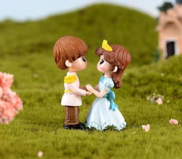 VRB Dec 2 Set Couples Miniature,Figurine,Statue for Valentine Gift, Home,Bedroom,Valentine,Gifts for Girlfriend, Living Room,Office,Restaurant Decor,Wedding,Showpiece,Gifts Figurines (Model 11)