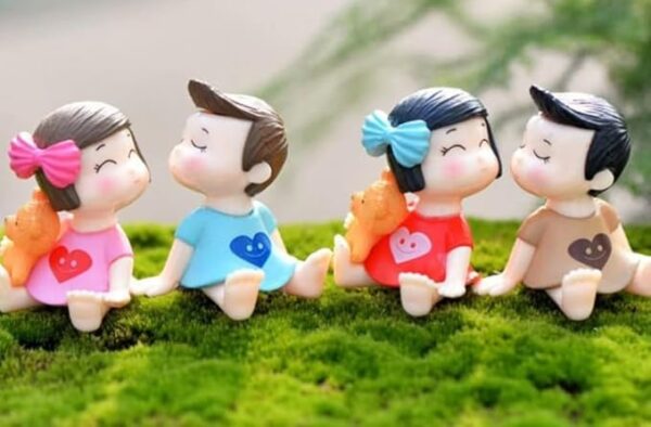 VRB Dec 2 Set Couples Miniature,Figurine,Statue for Valentine Gift, Home,Bedroom,Valentine,Gifts for Girlfriend, Living Room,Office,Restaurant Decor,Wedding,Showpiece,Gifts Figurines (Model 4)