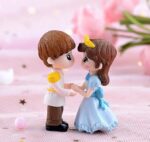 VRB Dec 2 Set Couples Miniature,Figurine,Statue for Valentine Gift, Home,Bedroom,Valentine,Gifts for Girlfriend, Living Room,Office,Restaurant Decor,Wedding,Showpiece,Gifts Figurines (Model 11)