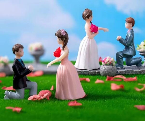 VRB Dec 2 Set Couples Miniature,Figurine,Statue for Valentine Gift, Home,Bedroom,Valentine,Gifts for Girlfriend, Living Room,Office,Restaurant Decor,Wedding,Showpiece,Gifts Figurines (Model 12)