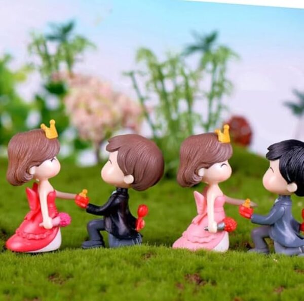 VRB Dec 2 Set Couples Miniature,Figurine,Statue for Valentine Gift, Home,Bedroom,Valentine,Gifts for Girlfriend, Living Room,Office,Restaurant Decor,Wedding,Showpiece,Gifts Figurines (Model 14)
