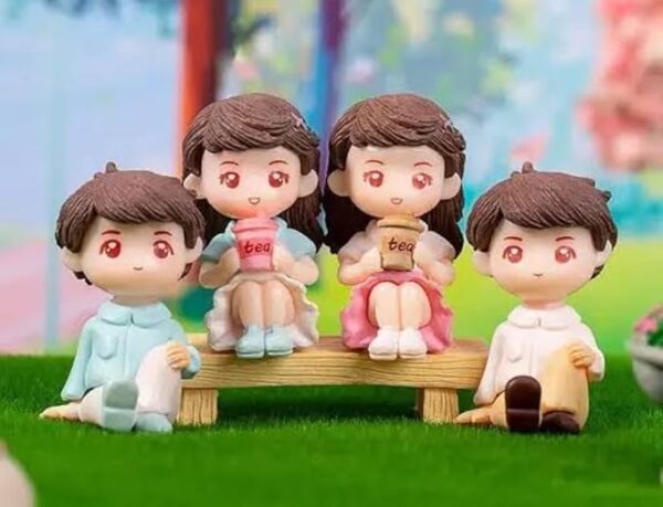 VRB Dec 2 Set Couples Miniature,Figurine,Statue for Valentine Gift, Home,Bedroom,Valentine,Gifts for Girlfriend, Living Room,Office,Restaurant Decor,Wedding,Showpiece,Gifts Figurines (Model 2)