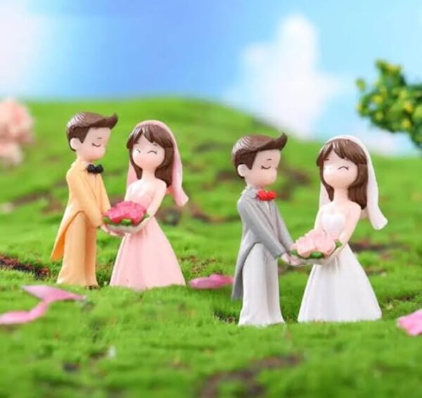 VRB Dec 2 Set Couples Miniature,Figurine,Statue for Valentine Gift, Home,Bedroom,Valentine,Gifts for Girlfriend, Living Room,Office,Restaurant Decor,Wedding,Showpiece,Gifts Figurines (Model 13)